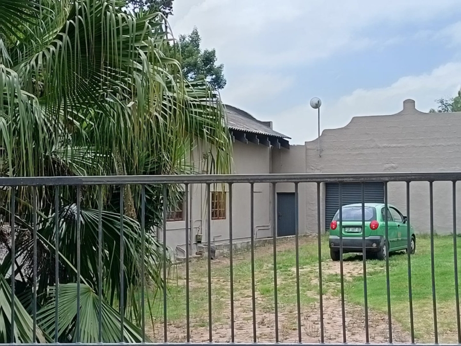 Commercial Property for Sale in Colleen Glen Eastern Cape